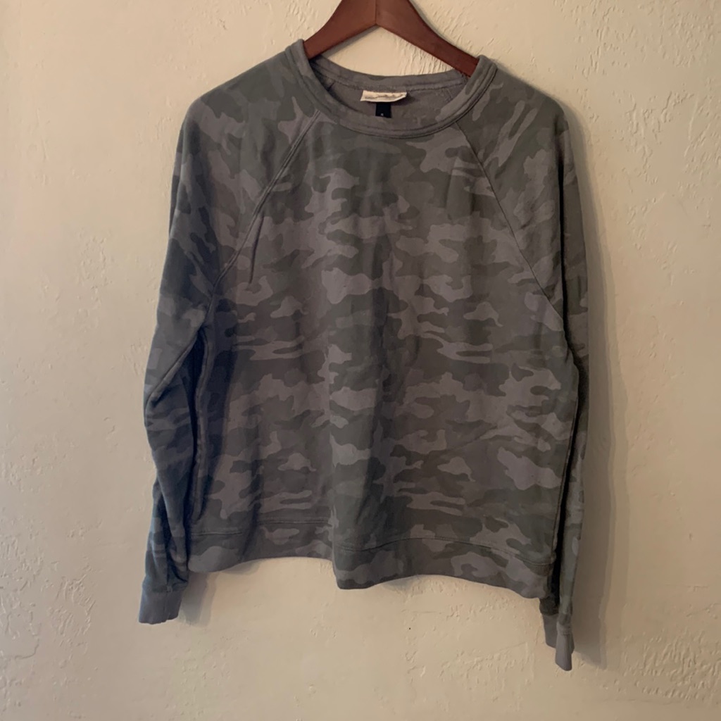 Universal Thread Camo Pullover
